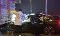Otomobil TIR'a çarptı! Çok sayıda ölü var