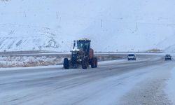 Van-Bahçesaray kara yolu ulaşıma kapatıldı