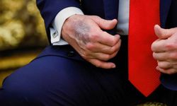 Trump elindeki morlukları açıkladı: "Uyumadım, sadece dinleniyordum"