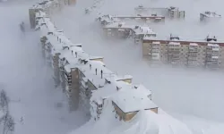 Kar binaları yuttu, ikinci kata katar ulaştı