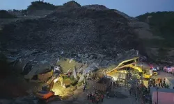 Çöp yığını işçilerin üzerine çöktü: 1 ölü, 38 kayıp!