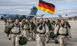 Grönland’da askeri hareketlilik: Bir ülke çekiliyor!