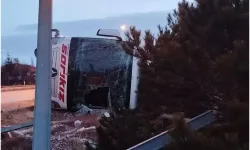 Yolcu otobüsü devrildi: Çok sayıda yaralı var