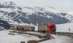 Gürcistan'da Ermenistan ve Türkiye'ye giden yollar açıldı