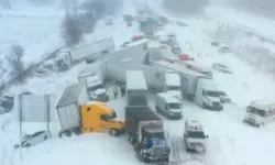 Araba oyunu değil gerçek! 100 araç birbirine girdi: Onlarca yaralı var