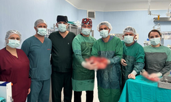 87 yaşındaki hastadan 4,5 kiloluk tümör alındı