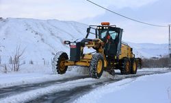 Sivas'ta hayat durdu! 947 yerleşim yerinin yolu ulaşıma kapandı
