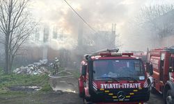 İstanbul'da avize deposunda yangın! Müdahale sürüyor...