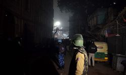 Hindistan'da Cami yakınındaki arazi için halk ile polisler karşı karşıya geldi!