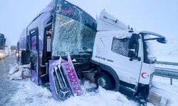 Bir kaza haberi de Kars'tan! Çok sayıda yaralı var