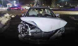 Otomobil domuz sürüsüne çarptı: 3 kişi yaralandı