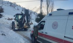 Kar nedeniyle mahsur kalan hasta, ekiplerce hastaneye ulaştırıldı