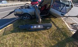 Çöp kamyonuna çarpan otomobildeki 1 kişi öldü, 2 kişi yaralandı