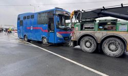 Cezaevi nakil aracı devrildi: Çok sayıda yaralı var!