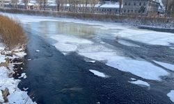 Ardahan'da kanallar ve ırmaklar dondu