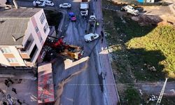 İstanbul'da tırın çarptığı bina boşaltıldı