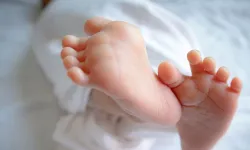 Hastanede bebeğe şiddet iddiası! O hemşire hakkında flaş karar