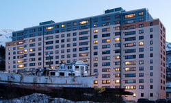 Bütün şehir halkı, 196 daireli tek bir apartmanda yaşıyor