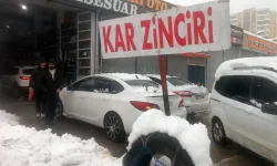Yoğun kar yağışı sonrası lastikçilerde zincir kuyruğu oluştu