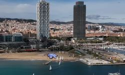 Barselona'da Gazzeli çocuklar için destek eylemi, bu kez plajda yapıldı