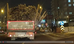 Diyarbakır'da yüklü kamyon tehlike saçtı: İşte o anlar..