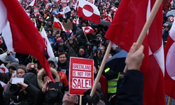 Grönland için halk sokaklara döküldü: Trump'a "satılık değiliz" tepkisi