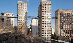 Benzeri olmayan bir tasarım: Apartmanlar arası köprü! Bu yüzden yapmışlar..