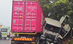 Feci kaza: Tır ve minibüs çarpıştı 11 kişi hayatını kaybetti