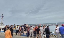359 kişiyi taşıyan feribot battı