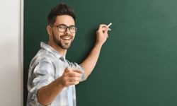 Öğretmenlere yıl sınırı  geliyor