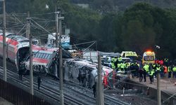 Tren kazasında ölenlerin sayısı 42'ye çıktı