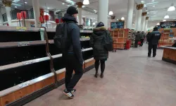 Yoğun kar ve dondurucu soğuk geliyor uyarısından sonra süpermarketler boşaldı