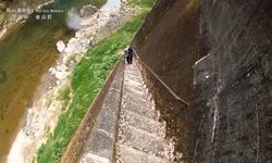 "Ölüm merdiveni" sosyal medyanın gündemine oturdu! Neredeyse basacak yer yok, tek yanlış hareket hayatınızı bitirebilir.