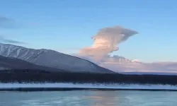 Kamçatka’da dev patlama: Şiveluç Yanardağı bir günde iki kez püskürdü!