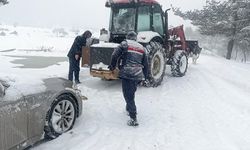 Sakarya’da  mahsur kalan 15 araç kurtarıldı