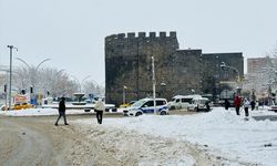 Diyarbakır ve çevre iller kar yağışına teslim oldu