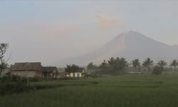 Semeru Yanardağı'nda 2 patlama!