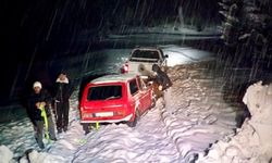 Kar nedeniyle yolda mahsur kalan kişiler kurtarıldı!