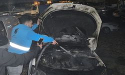 Seyir halindeki otomobil alev aldı!