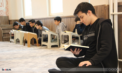 Gaziantep’te Ramazan Ruhu: Öğrenciler Mukabele Halkasında Buluşuyor