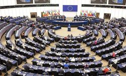 Avrupa Parlamentosu, kurumsal cihazlarda yapay zekayı devre dışı bıraktı