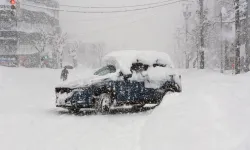 Eşi benzeri görülmemiş kar yağışı: Onlarca ölü var