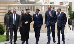 Macron, bazı Avrupa ülkelerine Rusya ile diyaloğu yeniden başlatmasını önerdi