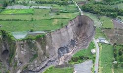 Hızla yayılan devasa obruklar korkutuyor! Peki neden oluşuyor?