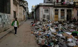 Yakıt bitti, sokaklarda çöp dağları oluştu