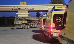Refah Sınır Kapısı'nda Sıcak Dakikalar: Ambulanslar Hazır Bekliyor!