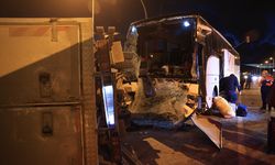 Yolcu otobüsü ile kamyonet çarpıştı: Çok sayıda yaralı var!