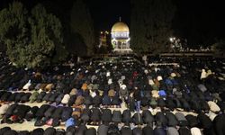 On binlerce mümin Aksa'da teravihte buluştu