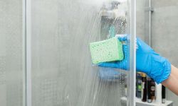 Duşa Kabindeki Sabun Lekelerini Yok Eden Hile! Dakikalar İçinde Parlıyor