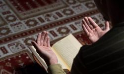 Bir Ayet Bir Hadis Bir Dua